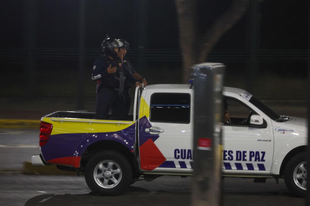 Venezuelska vlada po napadih v Caracasu ZDA obtožila vojaške agresije in razglasila izredne razmere