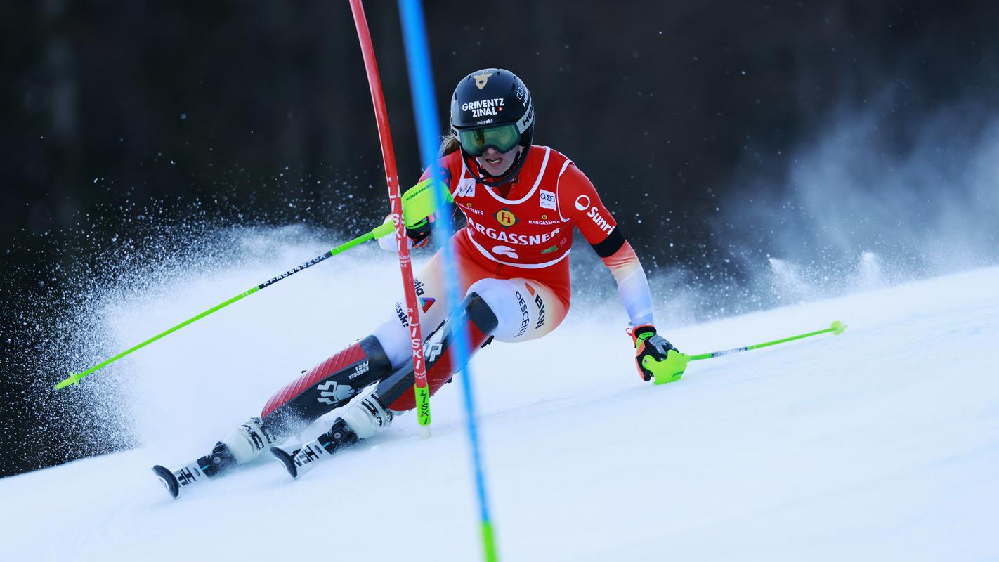 Kranjska Gora: Rast desetinko pred Shiffrin, v finalu brez Slovenk