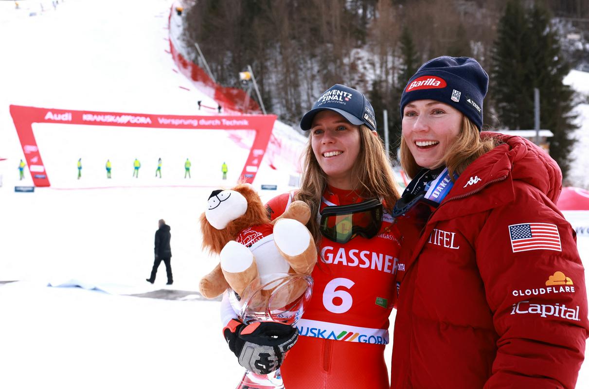 Drevi v Flachauu nočni ženski slalom s štirimi Slovenkami
