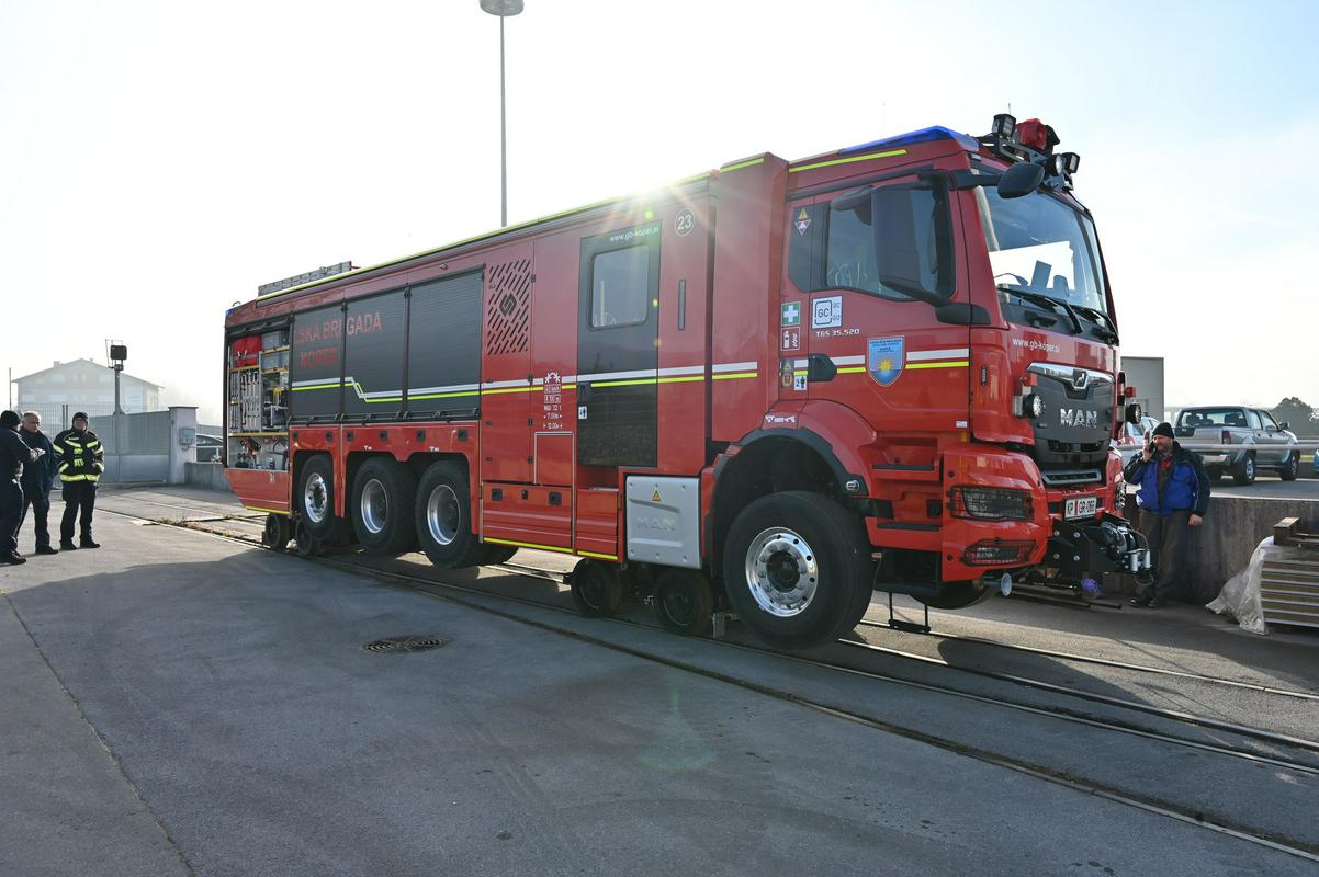Koprski gasilci dobili posebno vozilo za posredovanje na drugem tiru