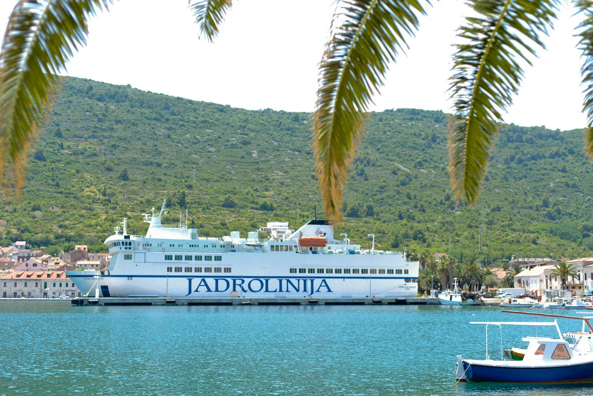 Jadrolinija bo poleti povezala Split in Bari ter Zadar in Ancono