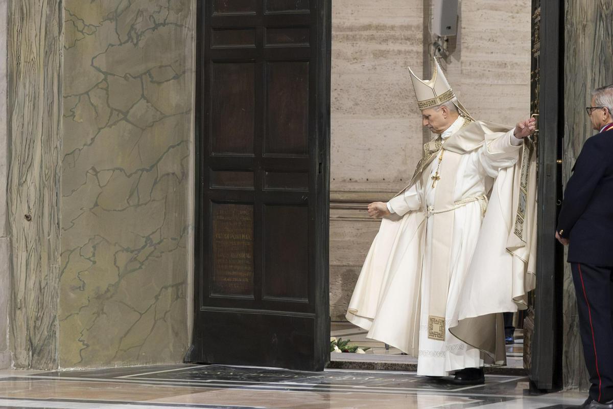 Papež zaprl sveta vrata in končal jubilejno leto: "Dober pastir vedno odpre vrata svojega srca"