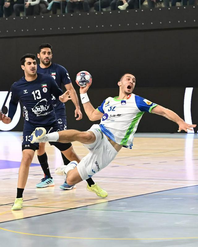 Slovenija premagala Kuvajt, a skrbi poškodba Vlaha