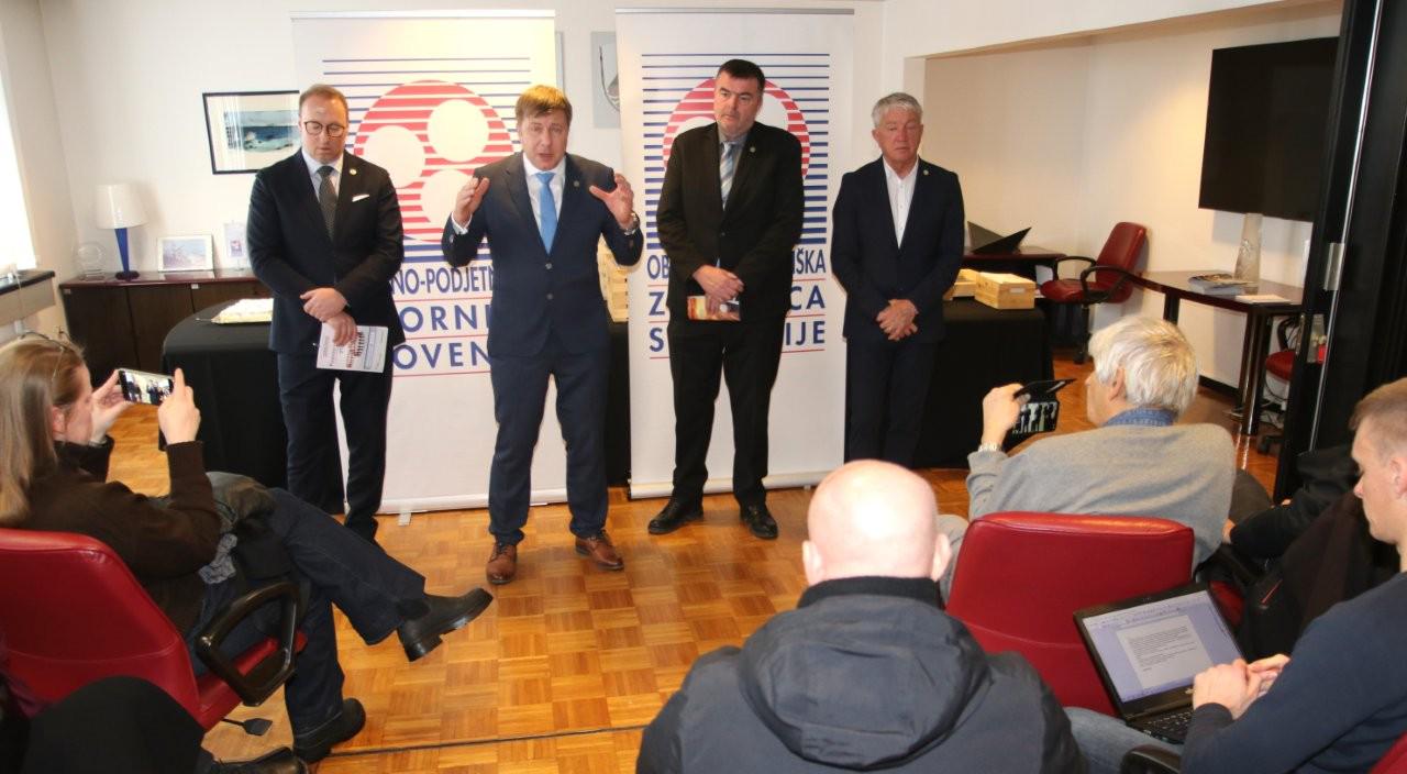 OZS: Ne bomo več pristajali na prazne obljube, politiki bomo nastavili ogledalo