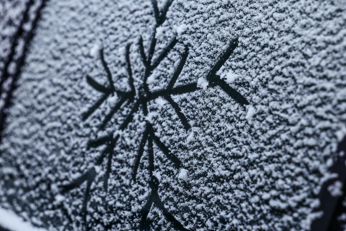 Zbudili smo se v mrzlo jutro, za večji del države izdano oranžno opozorilo