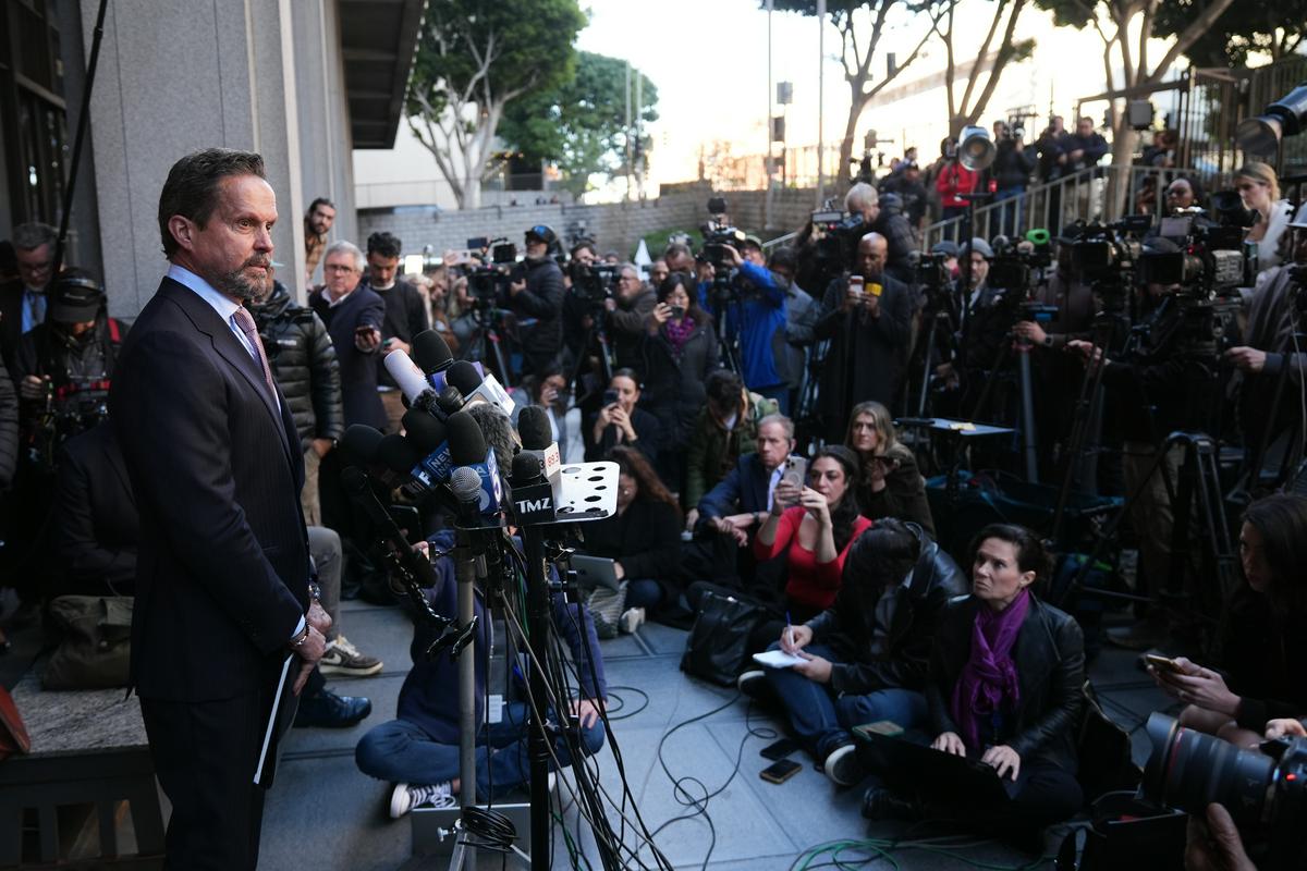 Nick Reiner se ni izrekel o krivdi. Tožilstvo se še ni odločilo, ali bo zahtevalo smrtno kazen.