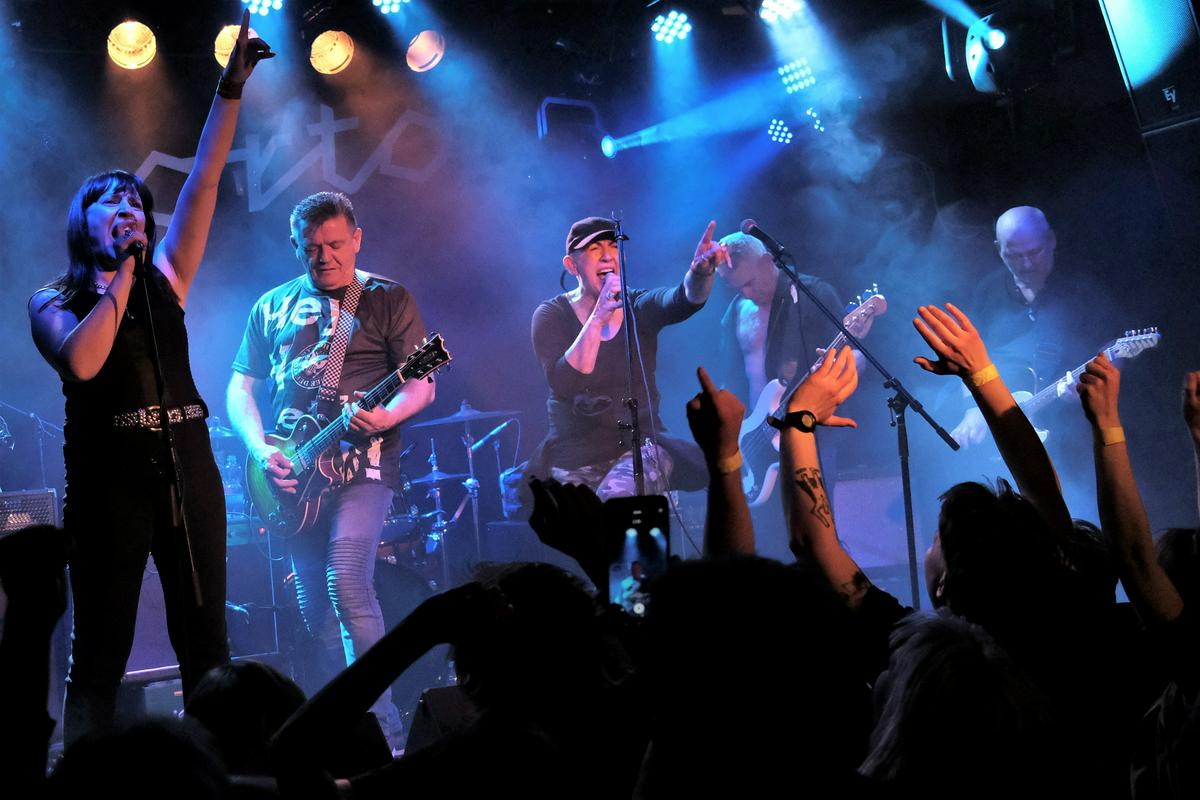 Z nekaj sreče na poslovilni koncert skupine Paraf