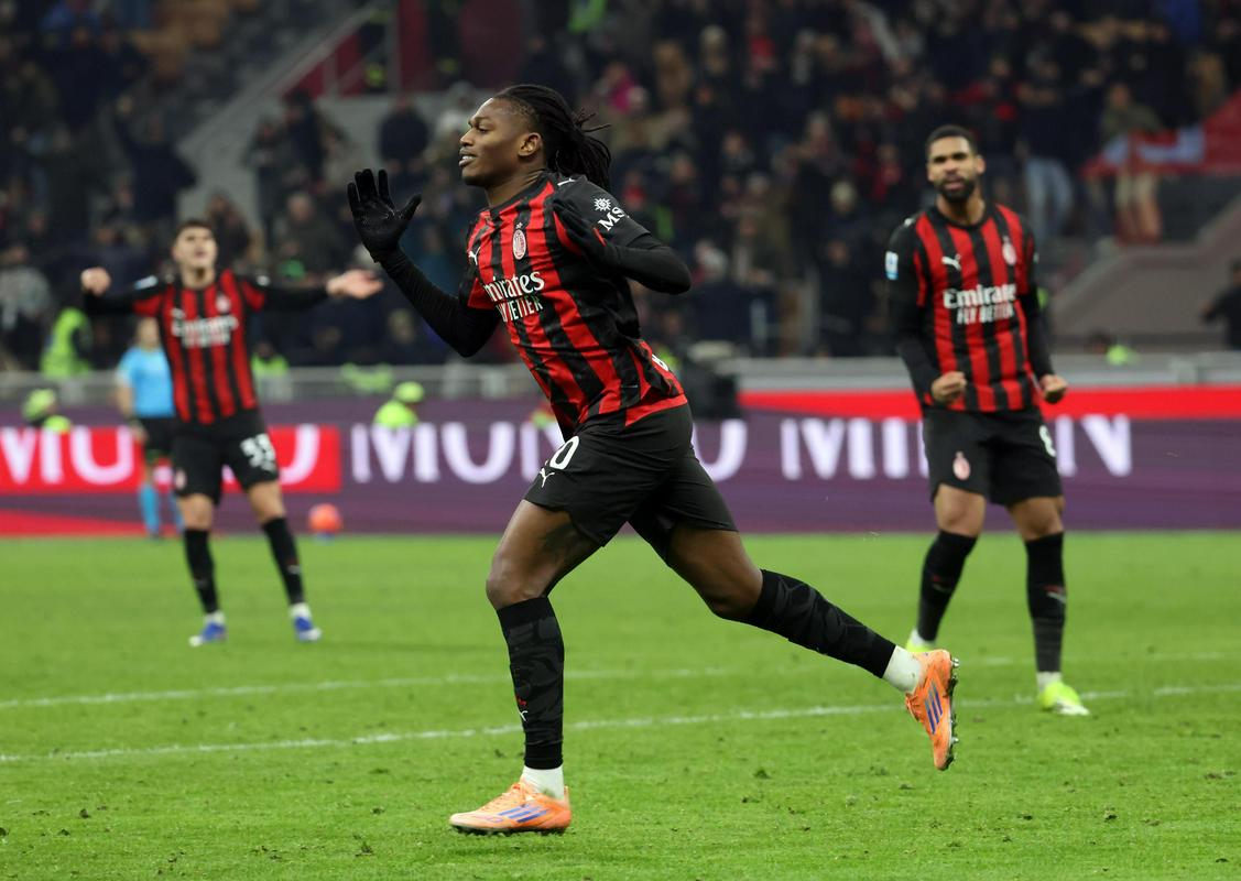 Milan komaj rešil točko proti Genoi - Inter ima tri točke naskoka