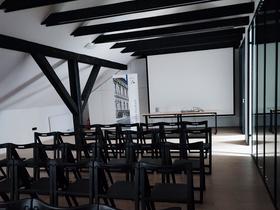 Podstrešje, ki je danes namenjeno družabnim dogodkom. Foto: Tanja Mojzer