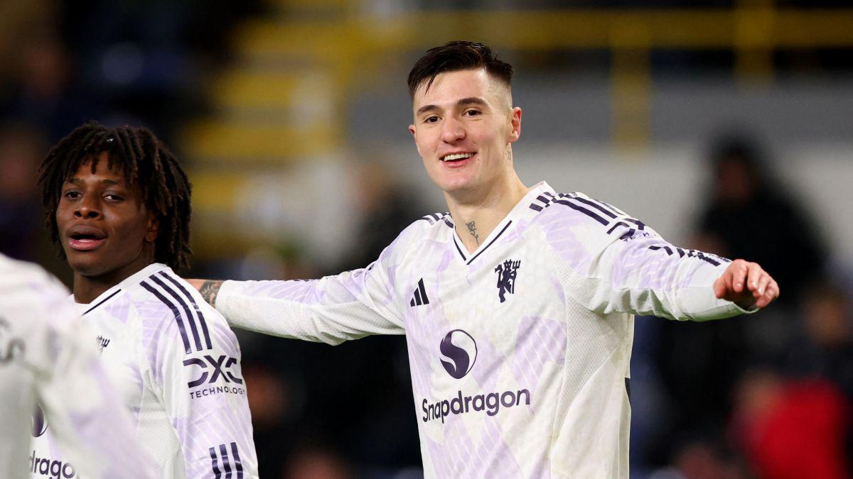 Šeško v začetni postavi Manchester Uniteda proti Brightonu