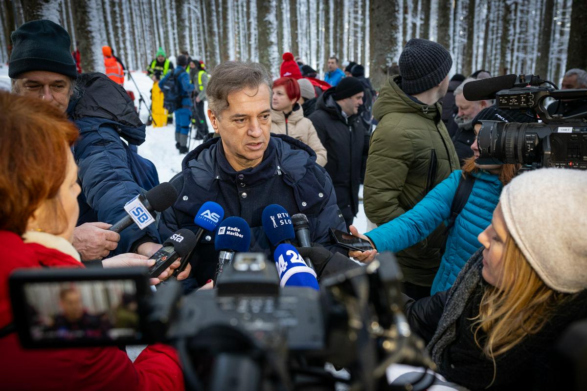 Resni.ce ne bo, Erjavec pa je do kosila pri premierju Golobu kritičen