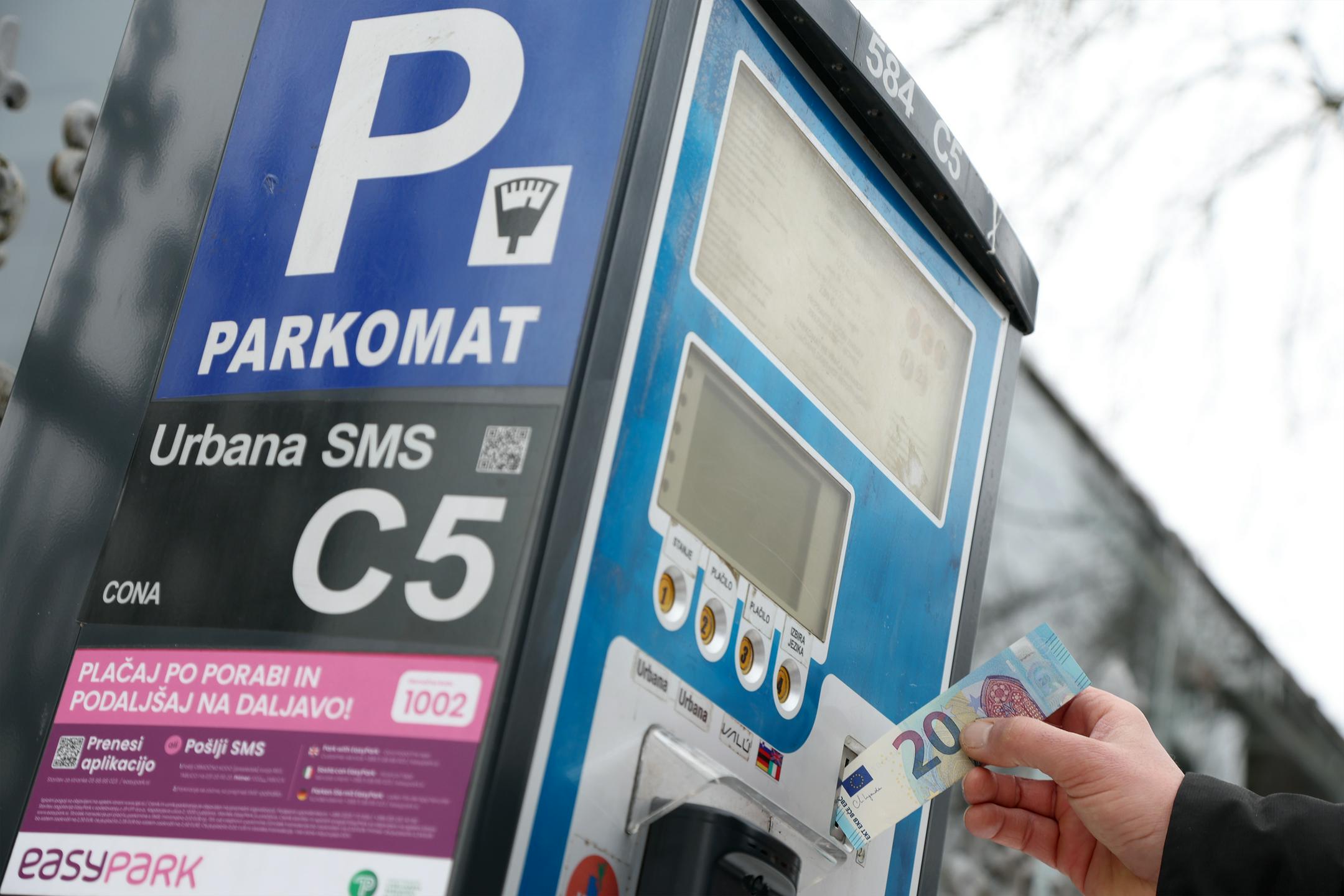 Nova ureditev v Ljubljani: ena parkirna dovolilnica na stanovanje