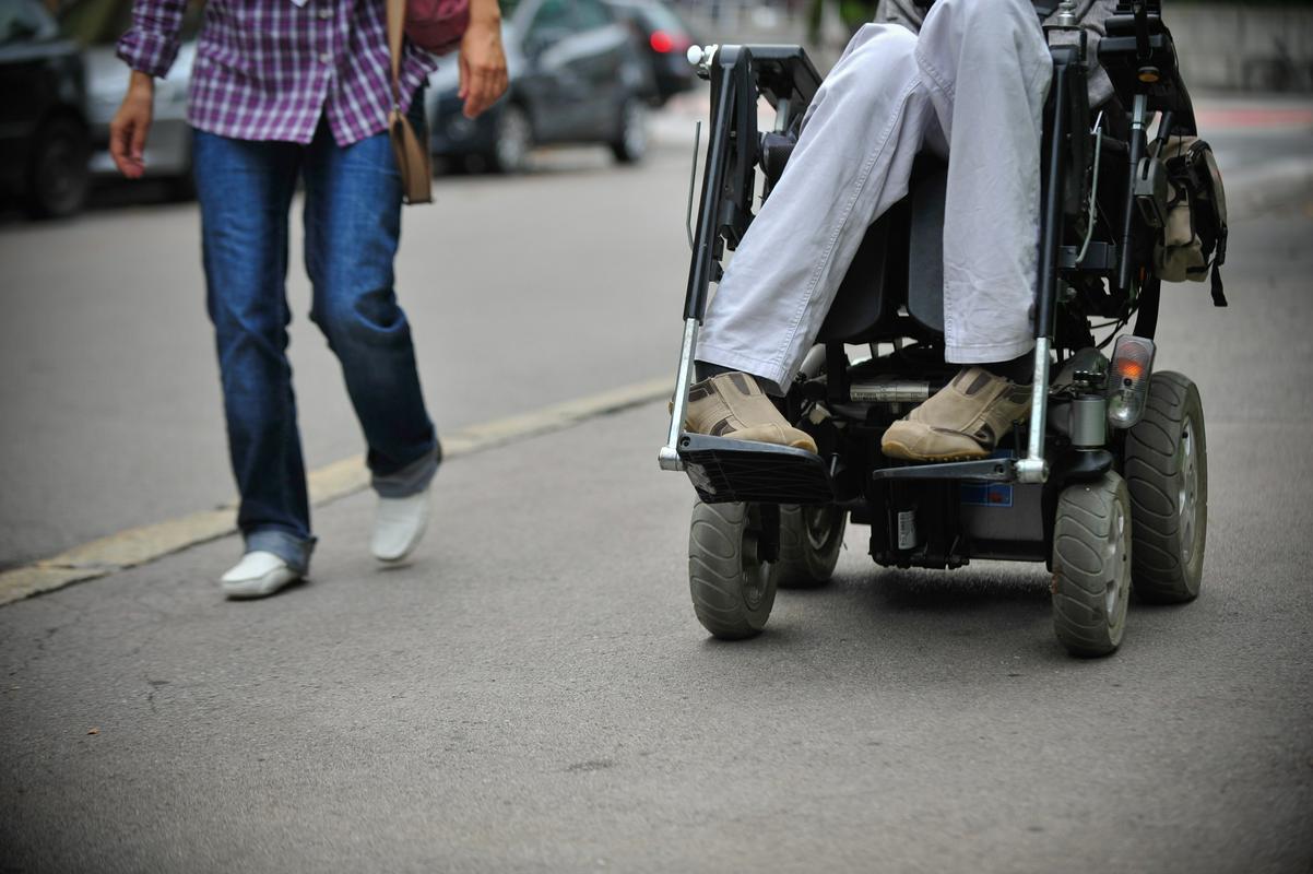 ZSSS: Če ne bomo uredili minimuma pravic, lahko pričakujemo propad osebne asistence