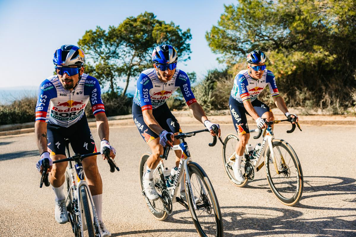 Roglič na dirki dveh morij izziva mladce in dodeljene vloge pri rdečih bikih