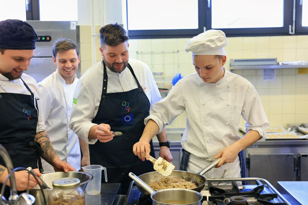 Kuharski mojster Luka Košir: "Slovenska kulinarika stopa na svetovni zemljevid po zaslugi mladih"