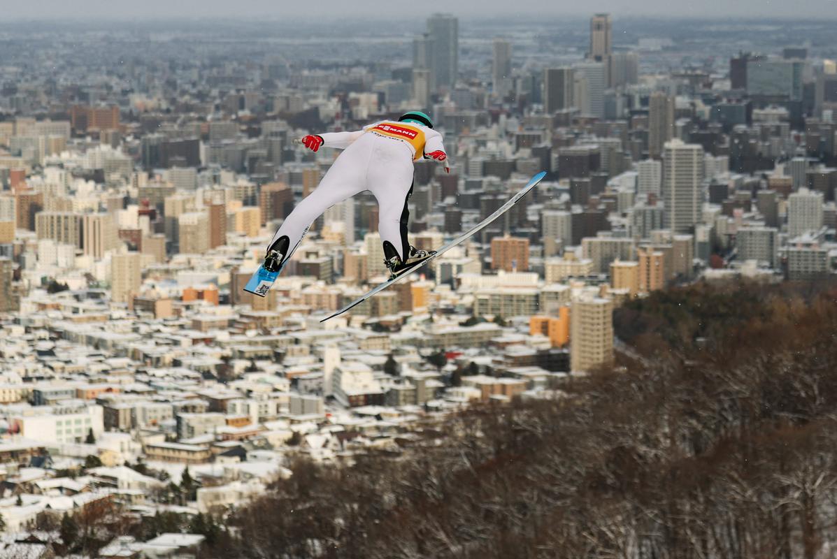 Domen Prevc v kvalifikacijah le za Kobajašijem