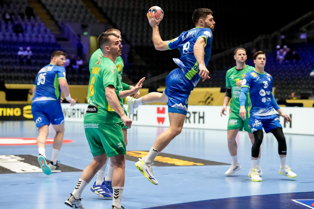 Slovenija - Črna gora 19:18 (polčas)