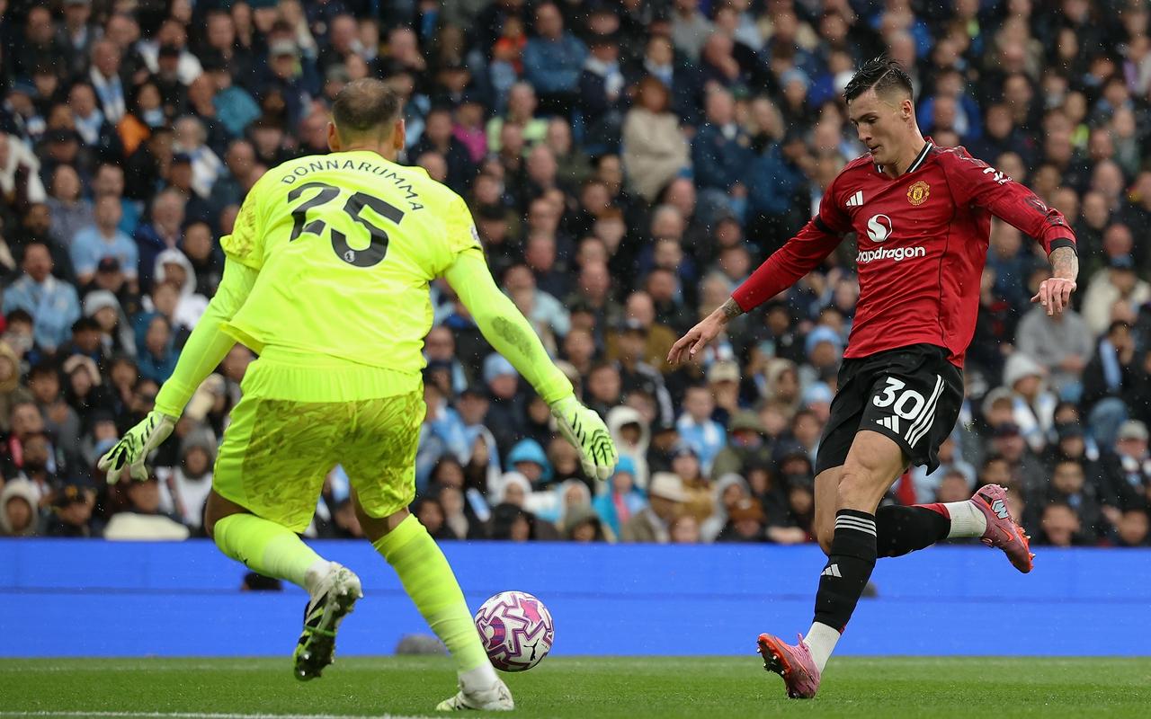 Mestni derbi v Manchestru: United z novim trenerjem, City pa v naletu