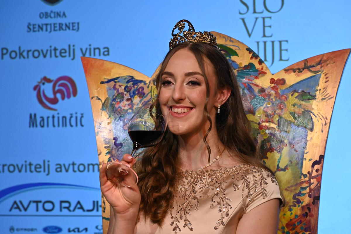 Novopečena vinska kraljica Slovenije je Nika Martinčič