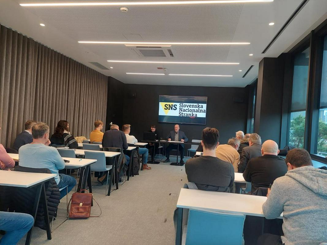 SNS: Slovenija mora čim prej izstopiti iz EU-ja