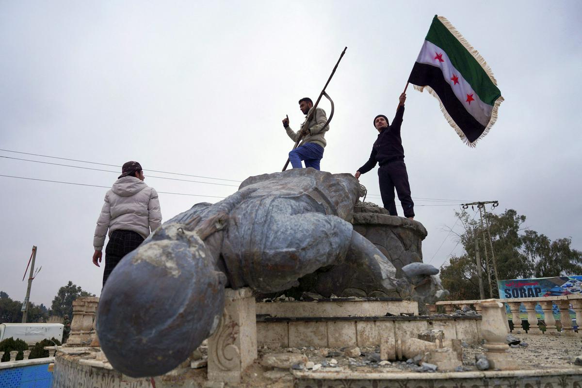 Sirska vojska v ofenzivi proti kurdskim silam zavzela največje naftno polje v državi