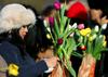 V Amsterdamu na dan tulipanov razdelili kar 200.000 cvetov