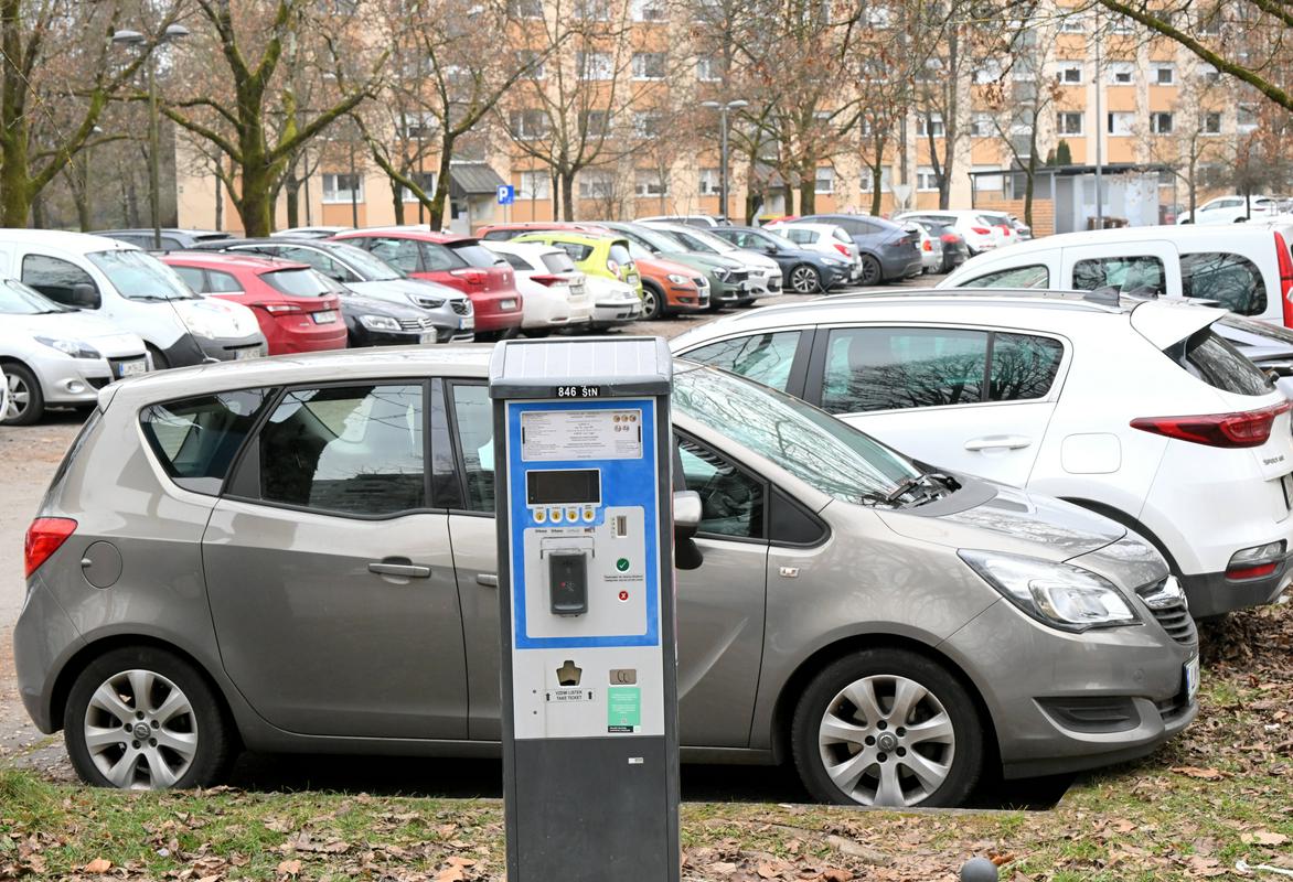 Janković se bo v četrtek sestal z občani zaradi problematike parkiranja v Štepanjskem naselju