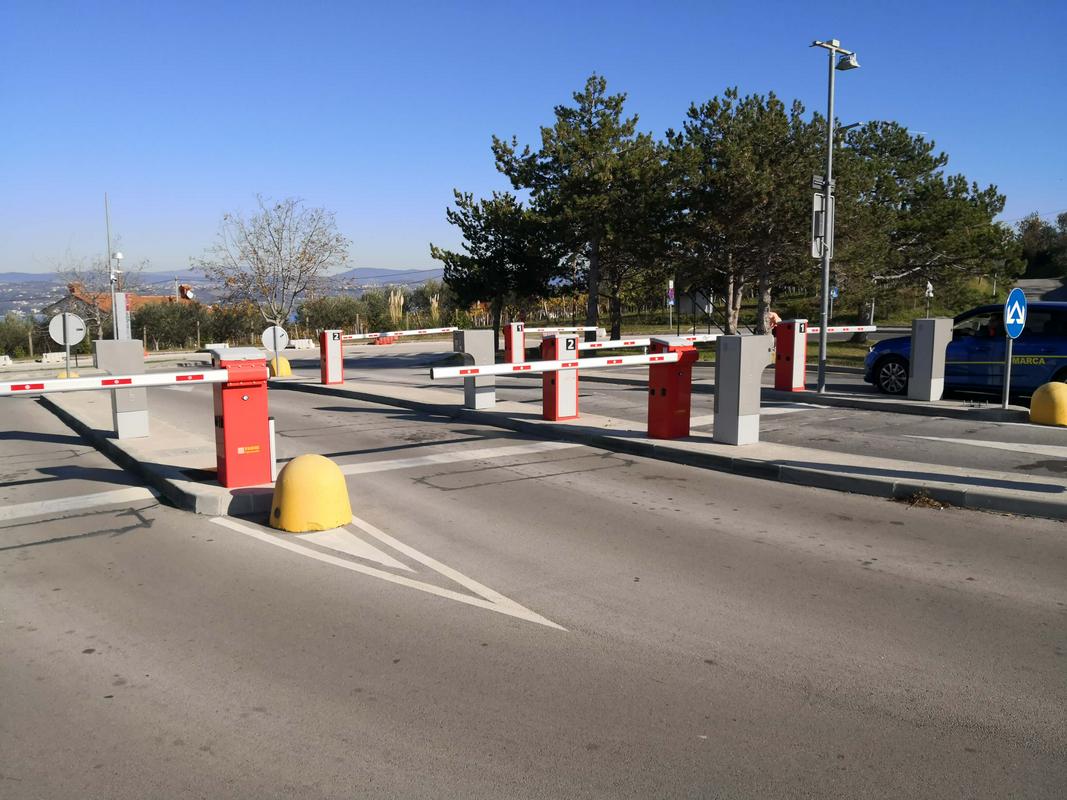 Uporabniki parkirišča pred izolsko bolnišnico nezadovoljni s povišanjem cen parkirnine