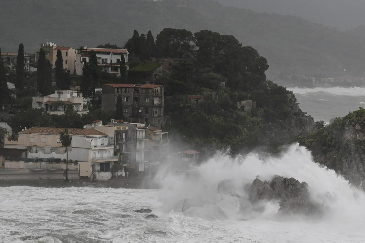 Val neurij pustošil po jugu Evrope, najhuje je na Siciliji