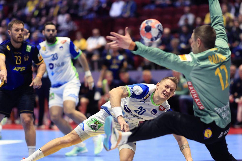 Ob 17. uri slovenski rokometaši proti Črni gori lovijo vozovnico za Nemčijo