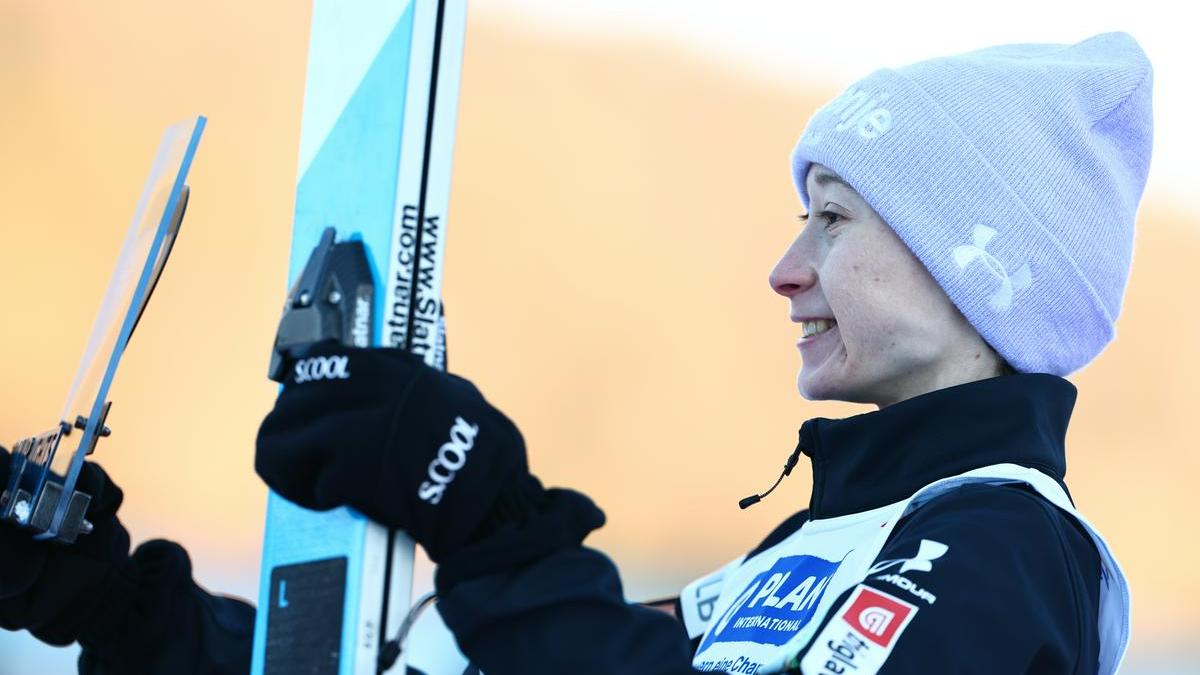 Tekma v Saporu ob 8.15, Nika Prevc v poskusni seriji razred zase