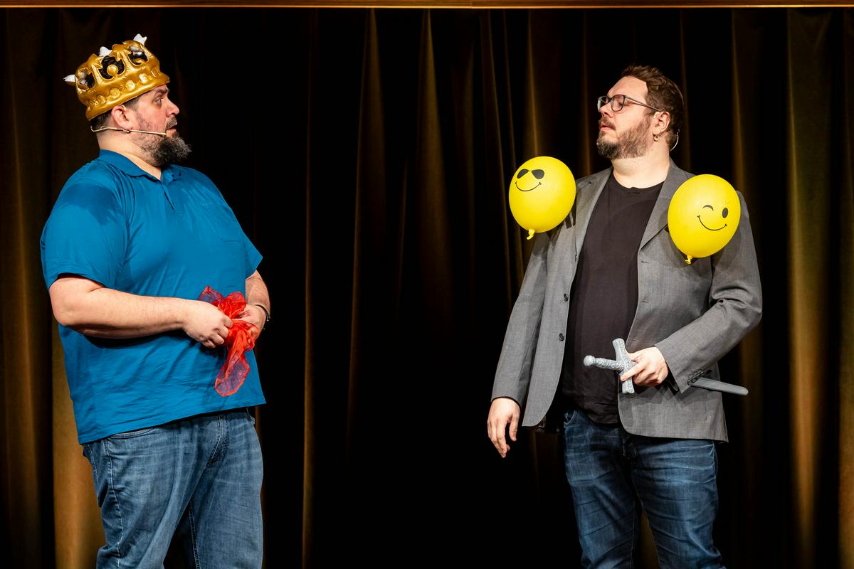 Ni panike! Znamo! – predstava, ki izhaja iz maksime, da se najlažje učimo takrat, ko se imamo dobro