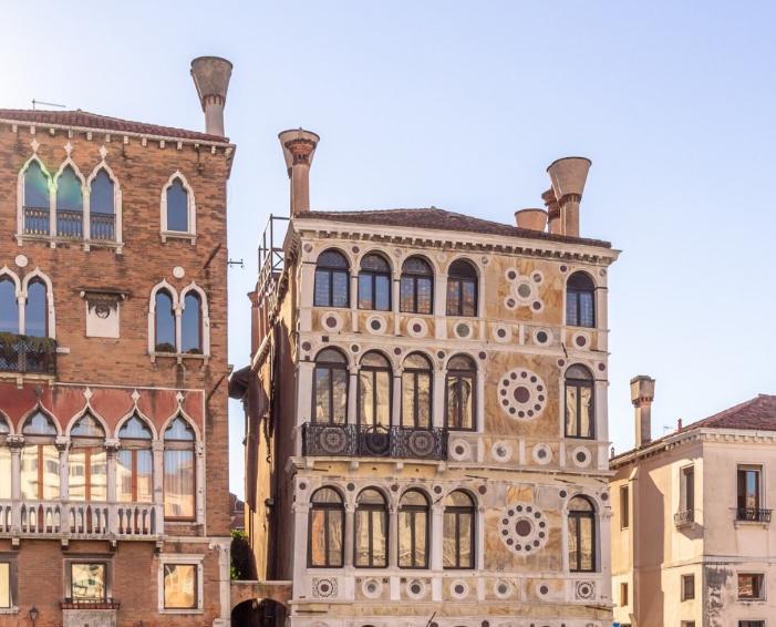 Prelepa beneška palača zaradi domnevne zakletosti sameva