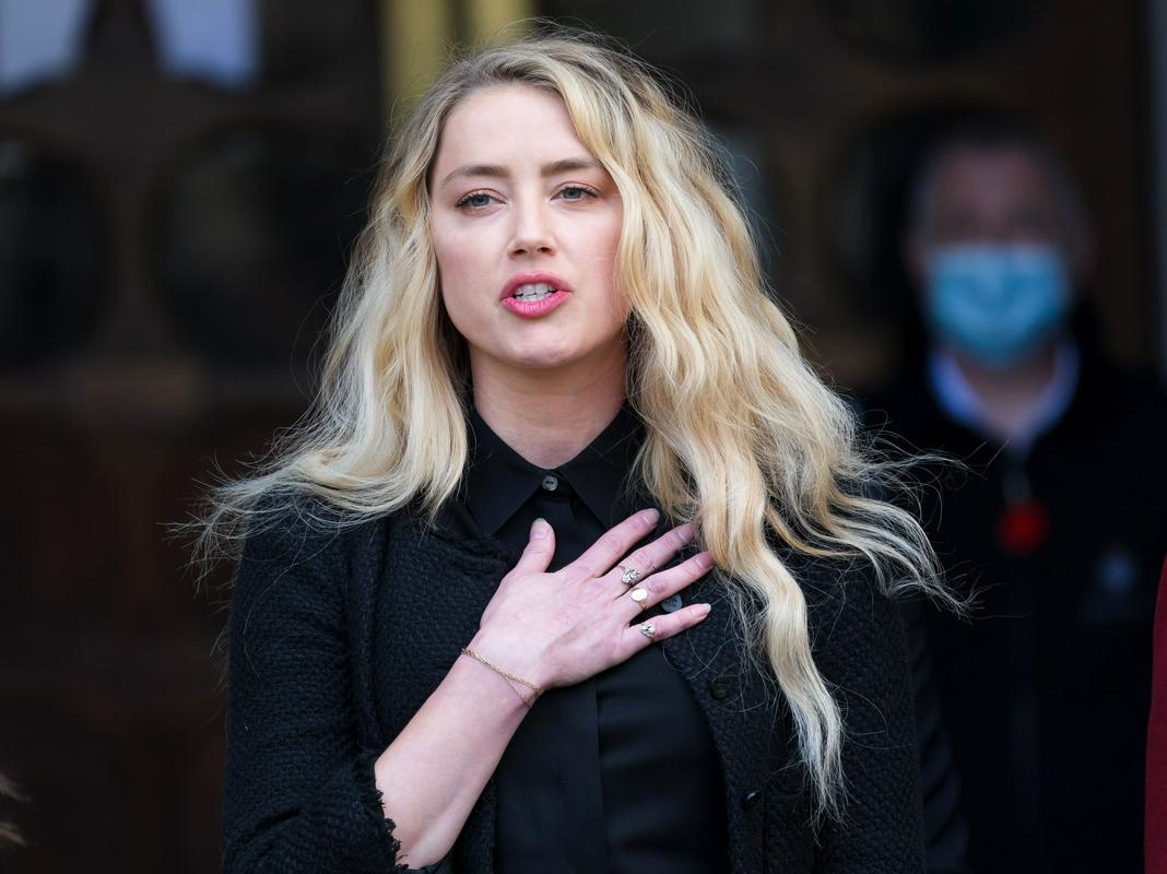 Amber Heard se vrača v dokumentarcu o ženskah, ki so jih utišala sojenja zaradi "blatenja ugleda"
