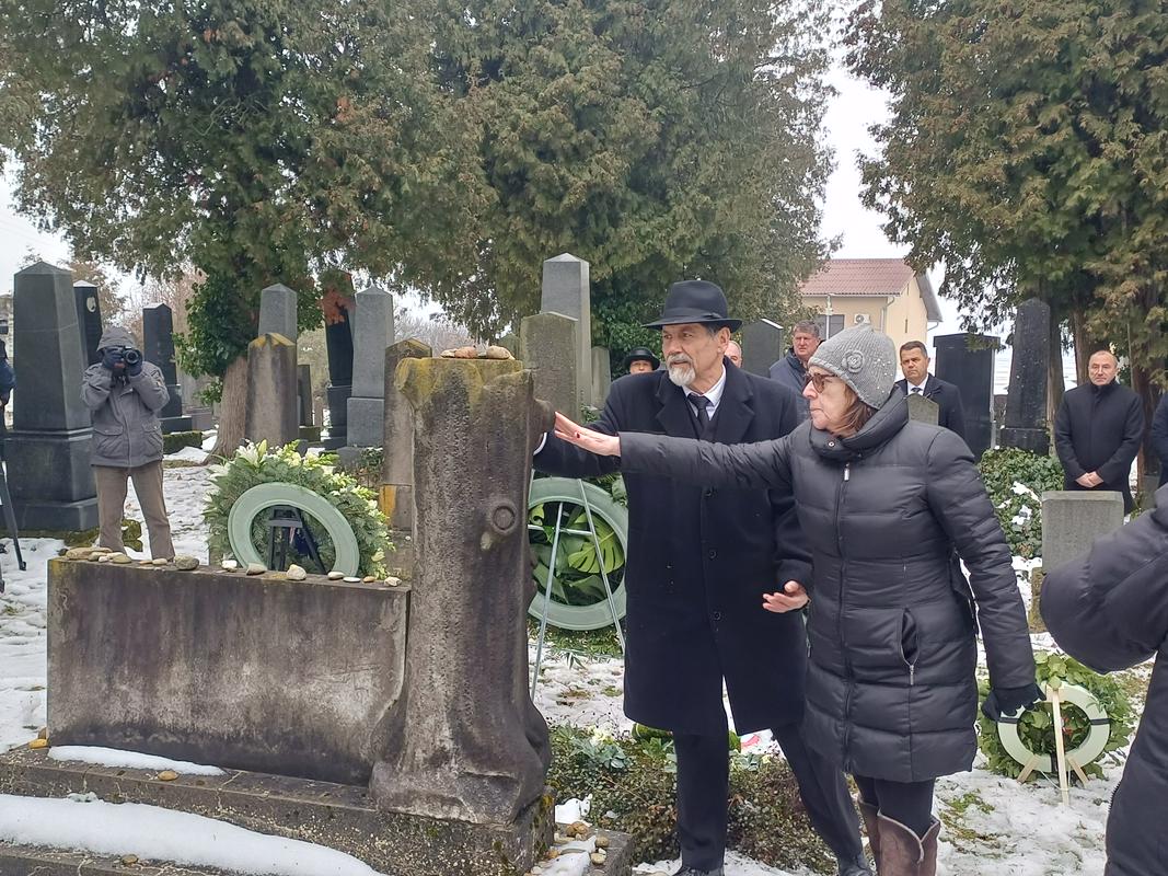 Poklon žrtvam holokavsta v Dolgi vasi: "Da se kaj takega v naših krajih nikoli več ne bi ponovilo"