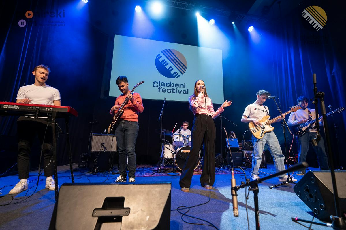 Mladi glasbeniki, vabljeni na glasbeni natečaj