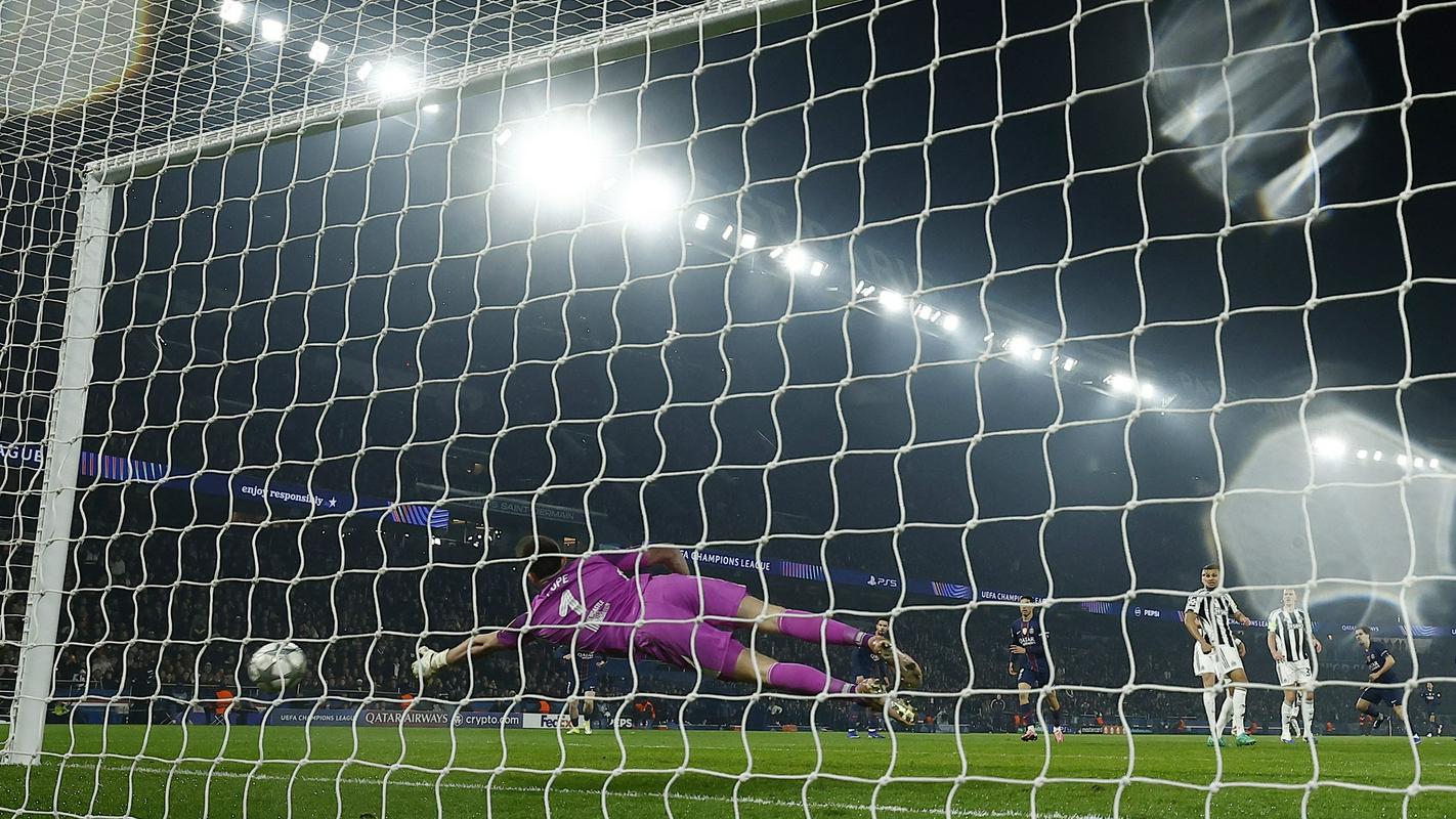 PSG - Newcastle United 1:1; Napoli - Chelsea 2:2