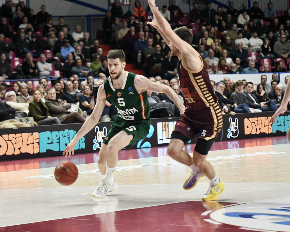 Prepozen odziv na agresivnost tekmeca Olimpijo "tepe zadnji mesec"