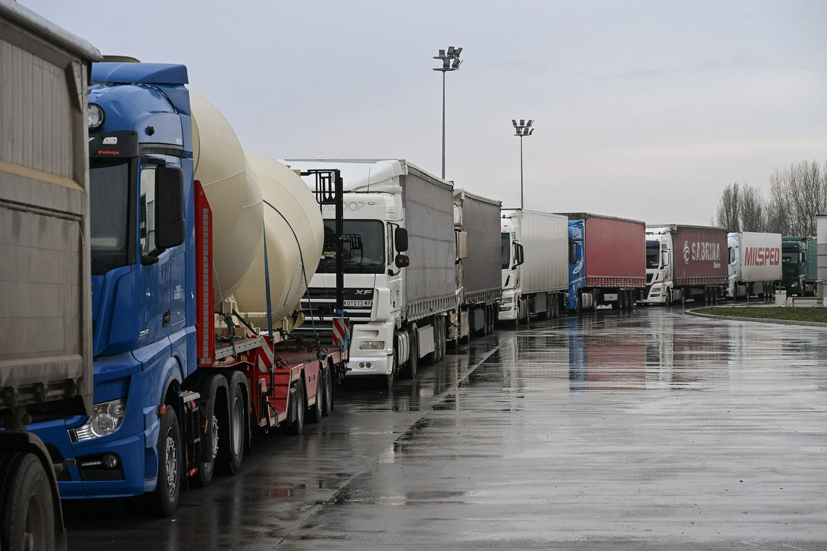 Bruselj želi težave tovornjakarjev na Zahodnem Balkanu rešiti z novo vizumsko strategijo