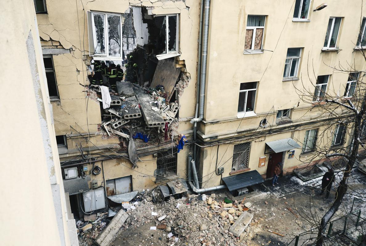 Kremelj Zelenskega vabi na mirovna pogajanja v Moskvo. Kallas svari pred humanitarno katastrofo.