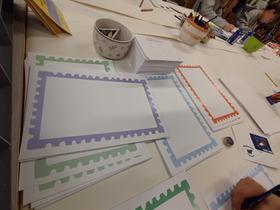 Delavnica risanja osnutkov za poštno znamko. Foto: Tanja Mojzer