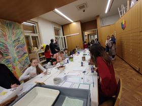 Delavnica risanja osnutkov za poštno znamko. Foto: Tanja Mojzer