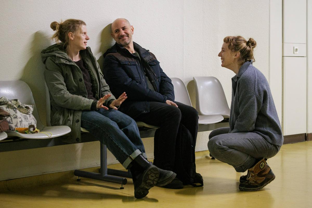 Padla je prva klapa celovečernega prvenca S pogledom na morje v režiji Katarine Morano