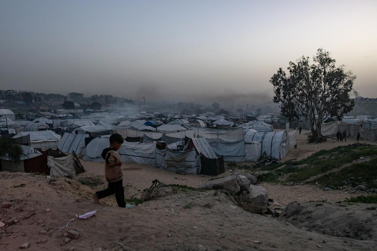 V izraelskem obstreljevanju v Gazi najmanj pet ubitih. V nedeljo naj bi delno odprli prehod Rafa.