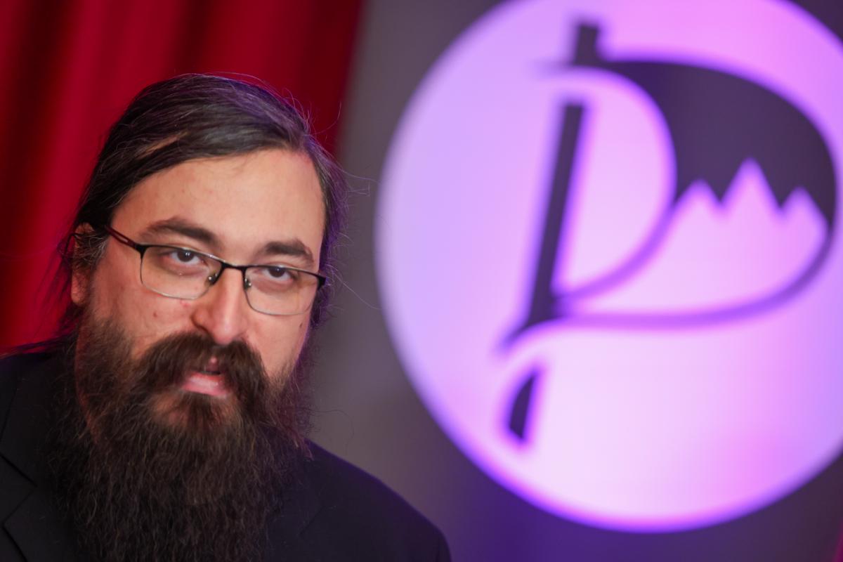 Pirati vložili kandidatne liste, pričakujejo vstop v parlament in sedem poslancev