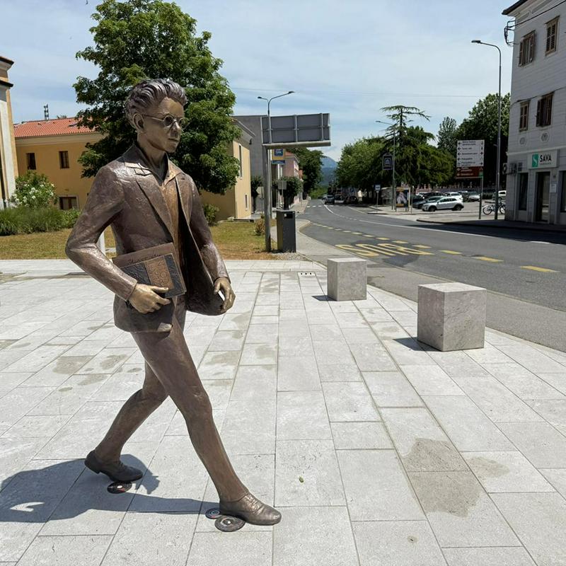 Občina Sežana uvaja videonadzor nad spomenikom Srečka Kosovela