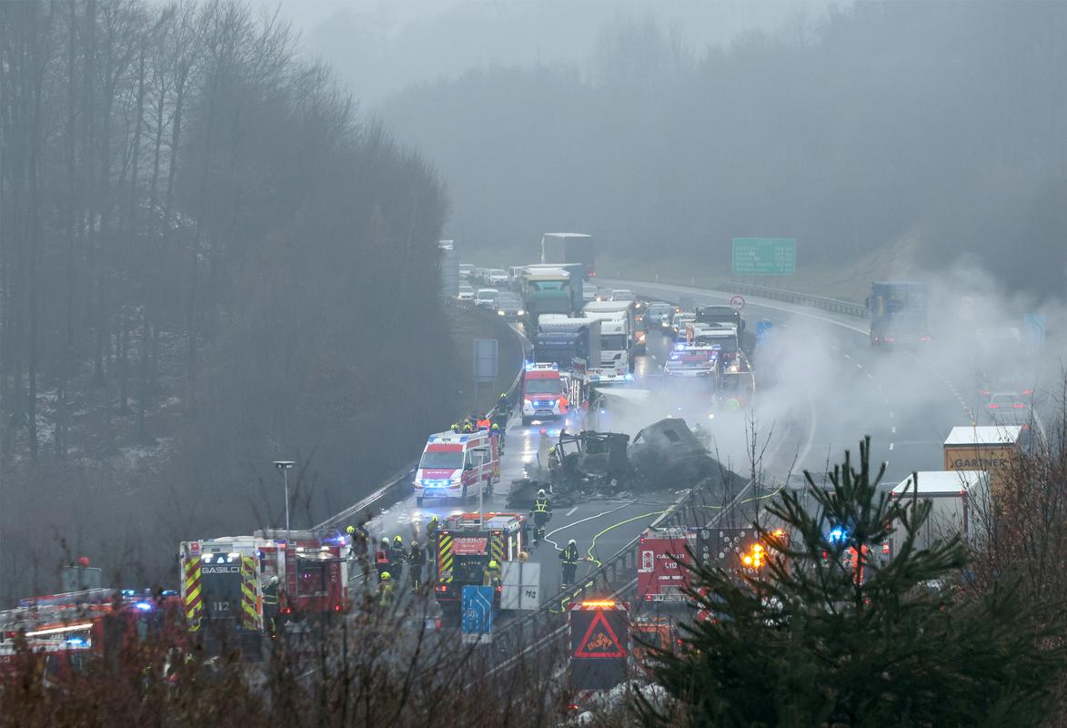 V verižnem trčenju tovornjakov na štajerski avtocesti dva poškodovana