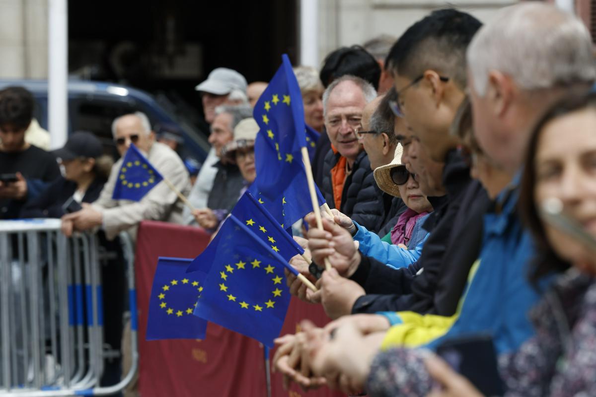 Večina Evropejcev podpira večjo vlogo Evropske unije pri zagotavljanju varnosti