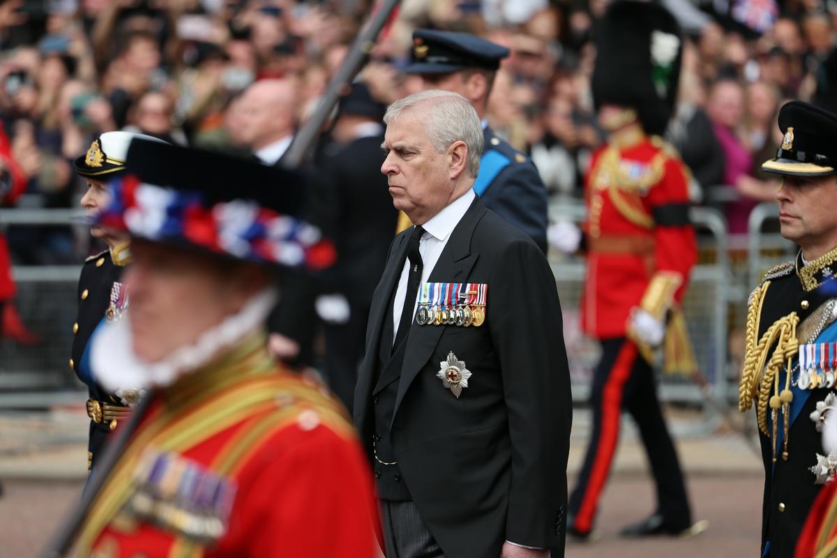 Andrew se je v senci afere Epstein izselil iz Windsorja