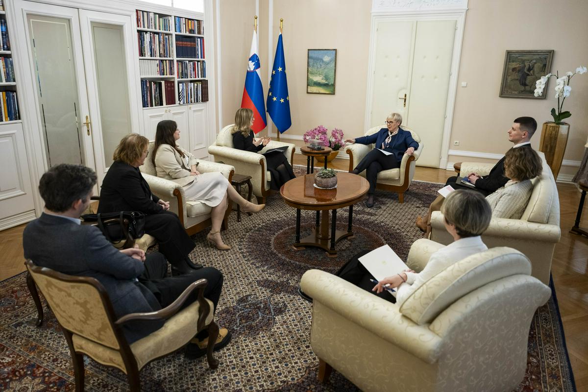 Najbolj primerna kandidata za predsednika KPK-ja sta Katarina Bervar Sternad in Denis Stroligo